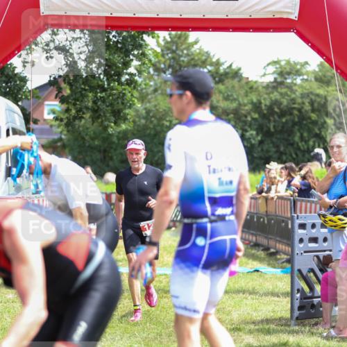21.06.2026 - 29. Vierlanden-Triathlon Andreas Tolksdorf http://msf.ph/oto/9921976 21.06.2026 13:42:04 Ziel 124 meine-sportfotos.de