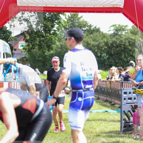 21.06.2026 - 29. Vierlanden-Triathlon Andreas Tolksdorf http://msf.ph/oto/9921978 21.06.2026 13:42:04 Ziel 124 meine-sportfotos.de