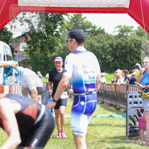 21.06.2026 - 29. Vierlanden-Triathlon Andreas Tolksdorf http://msf.ph/oto/9921979 21.06.2026 13:42:04 Ziel 124 meine-sportfotos.de