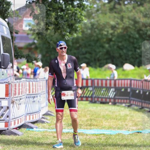 21.06.2026 - 29. Vierlanden-Triathlon Andreas Tolksdorf http://msf.ph/oto/9921982 21.06.2026 13:42:34 Ziel 239 meine-sportfotos.de