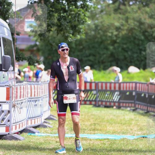 21.06.2026 - 29. Vierlanden-Triathlon Andreas Tolksdorf http://msf.ph/oto/9921983 21.06.2026 13:42:34 Ziel 239 meine-sportfotos.de