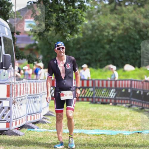 21.06.2026 - 29. Vierlanden-Triathlon Andreas Tolksdorf http://msf.ph/oto/9921985 21.06.2026 13:42:34 Ziel 239 meine-sportfotos.de