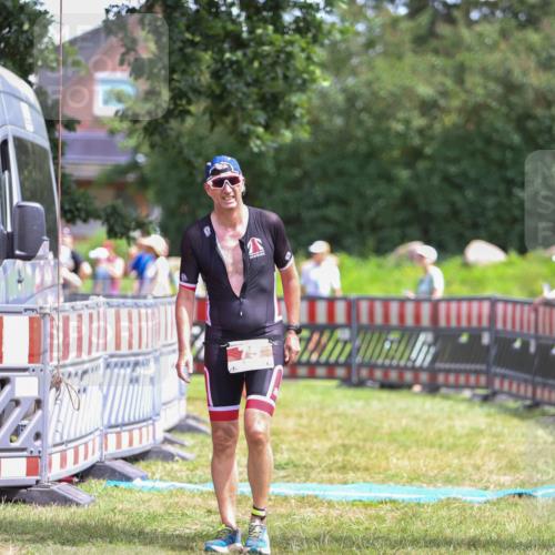 21.06.2026 - 29. Vierlanden-Triathlon Andreas Tolksdorf http://msf.ph/oto/9921986 21.06.2026 13:42:34 Ziel 239 meine-sportfotos.de