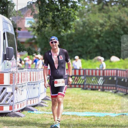 21.06.2026 - 29. Vierlanden-Triathlon Andreas Tolksdorf http://msf.ph/oto/9921988 21.06.2026 13:42:34 Ziel 239 meine-sportfotos.de