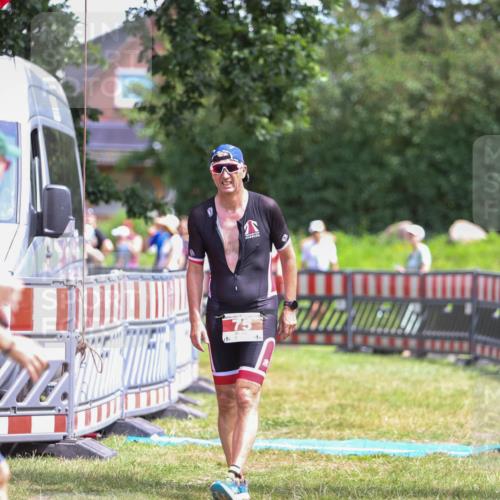 21.06.2026 - 29. Vierlanden-Triathlon Andreas Tolksdorf http://msf.ph/oto/9921990 21.06.2026 13:42:34 Ziel 239 meine-sportfotos.de
