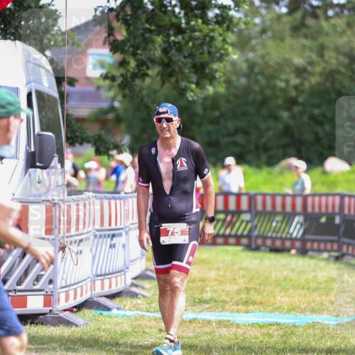 21.06.2026 - 29. Vierlanden-Triathlon Andreas Tolksdorf http://msf.ph/oto/9921991 21.06.2026 13:42:34 Ziel 239 meine-sportfotos.de