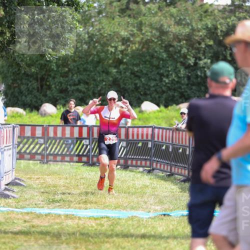 21.06.2026 - 29. Vierlanden-Triathlon Andreas Tolksdorf http://msf.ph/oto/9921996 21.06.2026 13:42:37 Ziel 239 meine-sportfotos.de