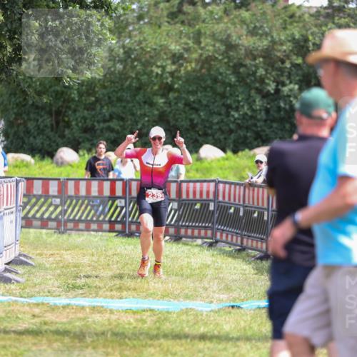 21.06.2026 - 29. Vierlanden-Triathlon Andreas Tolksdorf http://msf.ph/oto/9921997 21.06.2026 13:42:37 Ziel 239 meine-sportfotos.de