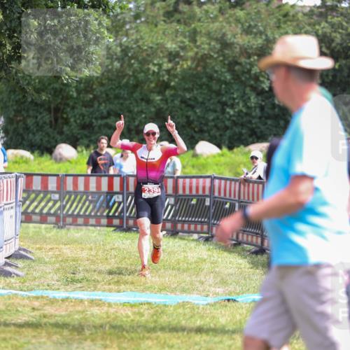 21.06.2026 - 29. Vierlanden-Triathlon Andreas Tolksdorf http://msf.ph/oto/9922000 21.06.2026 13:42:37 Ziel 239 meine-sportfotos.de