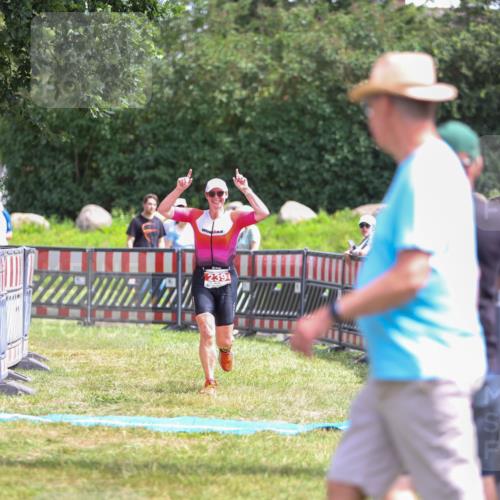 21.06.2026 - 29. Vierlanden-Triathlon Andreas Tolksdorf http://msf.ph/oto/9922001 21.06.2026 13:42:37 Ziel 239 meine-sportfotos.de