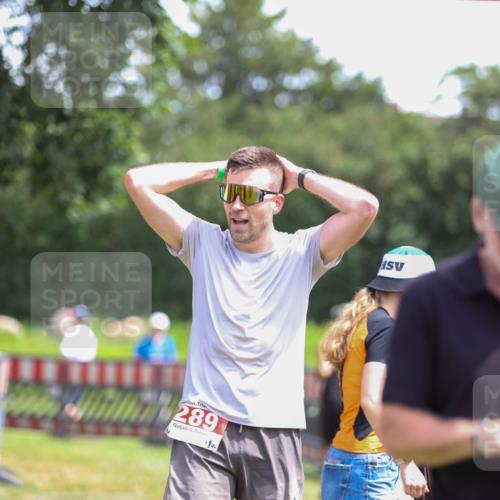 21.06.2026 - 29. Vierlanden-Triathlon Andreas Tolksdorf http://msf.ph/oto/9922004 21.06.2026 13:43:02 Ziel 284, 289 meine-sportfotos.de