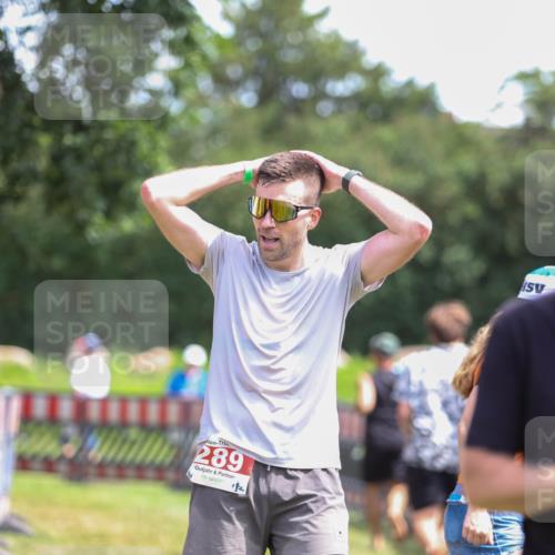 21.06.2026 - 29. Vierlanden-Triathlon Andreas Tolksdorf http://msf.ph/oto/9922008 21.06.2026 13:43:02 Ziel 284, 289 meine-sportfotos.de