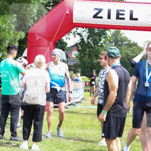 21.06.2026 - 29. Vierlanden-Triathlon Andreas Tolksdorf http://msf.ph/oto/9922036 21.06.2026 13:43:24 Ziel 755 meine-sportfotos.de