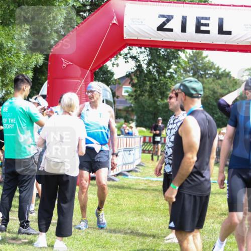 21.06.2026 - 29. Vierlanden-Triathlon Andreas Tolksdorf http://msf.ph/oto/9922038 21.06.2026 13:43:24 Ziel 755 meine-sportfotos.de