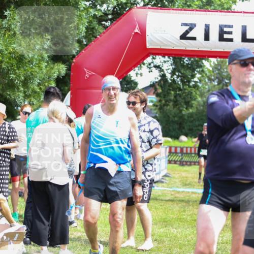 21.06.2026 - 29. Vierlanden-Triathlon Andreas Tolksdorf http://msf.ph/oto/9922040 21.06.2026 13:43:27 Ziel 755 meine-sportfotos.de