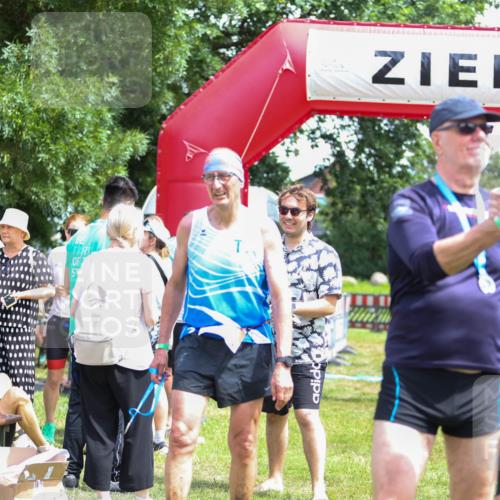 21.06.2026 - 29. Vierlanden-Triathlon Andreas Tolksdorf http://msf.ph/oto/9922043 21.06.2026 13:43:27 Ziel 755 meine-sportfotos.de