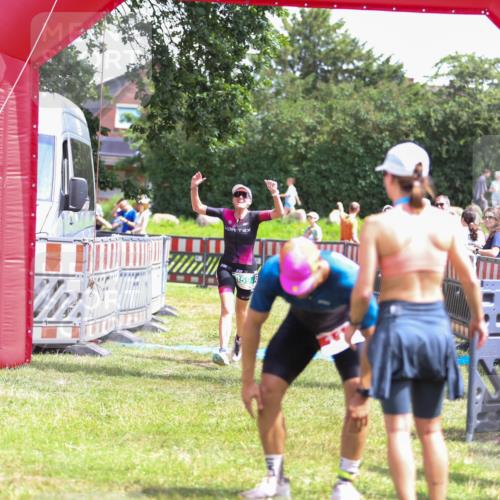 21.06.2026 - 29. Vierlanden-Triathlon Andreas Tolksdorf http://msf.ph/oto/9922103 21.06.2026 13:44:29 Ziel 859 meine-sportfotos.de