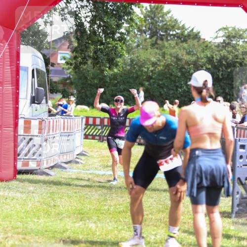 21.06.2026 - 29. Vierlanden-Triathlon Andreas Tolksdorf http://msf.ph/oto/9922106 21.06.2026 13:44:29 Ziel 859 meine-sportfotos.de