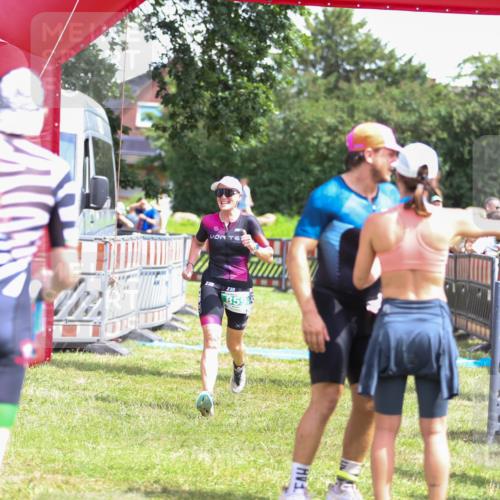 21.06.2026 - 29. Vierlanden-Triathlon Andreas Tolksdorf http://msf.ph/oto/9922110 21.06.2026 13:44:31 Ziel 848, 859 meine-sportfotos.de