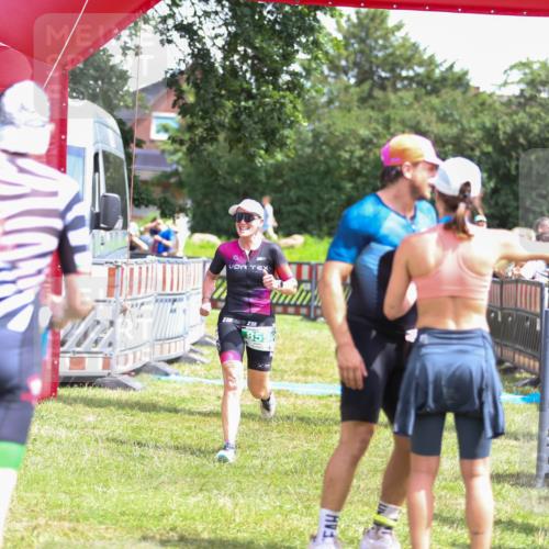 21.06.2026 - 29. Vierlanden-Triathlon Andreas Tolksdorf http://msf.ph/oto/9922111 21.06.2026 13:44:31 Ziel 848, 859 meine-sportfotos.de