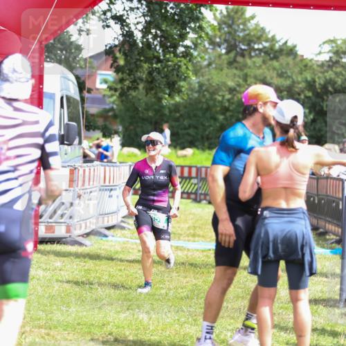 21.06.2026 - 29. Vierlanden-Triathlon Andreas Tolksdorf http://msf.ph/oto/9922113 21.06.2026 13:44:31 Ziel 848, 859 meine-sportfotos.de