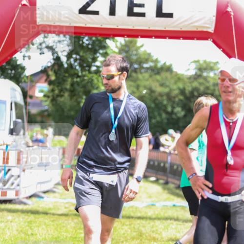 21.06.2026 - 29. Vierlanden-Triathlon Andreas Tolksdorf http://msf.ph/oto/9922135 21.06.2026 13:45:27 Ziel  meine-sportfotos.de