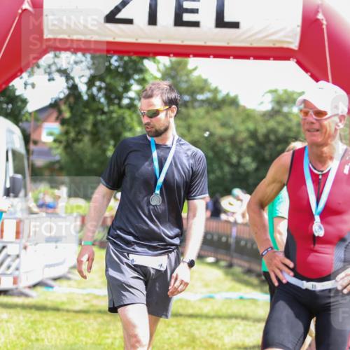 21.06.2026 - 29. Vierlanden-Triathlon Andreas Tolksdorf http://msf.ph/oto/9922136 21.06.2026 13:45:27 Ziel  meine-sportfotos.de