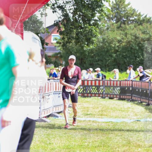 21.06.2026 - 29. Vierlanden-Triathlon Andreas Tolksdorf http://msf.ph/oto/9922142 21.06.2026 13:45:40 Ziel 101, 126 meine-sportfotos.de
