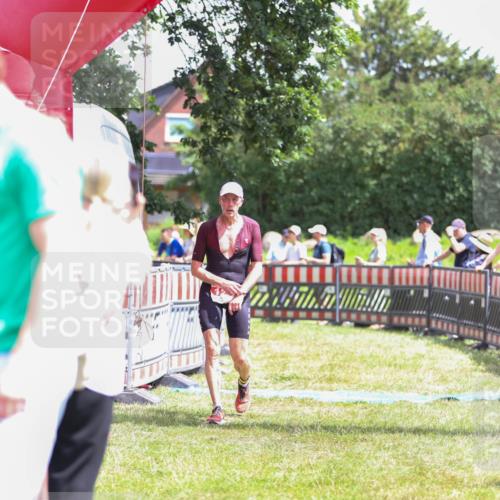 21.06.2026 - 29. Vierlanden-Triathlon Andreas Tolksdorf http://msf.ph/oto/9922143 21.06.2026 13:45:40 Ziel 101, 126 meine-sportfotos.de
