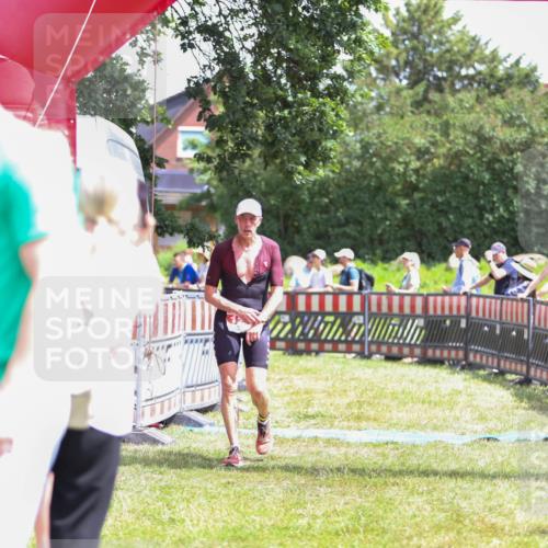 21.06.2026 - 29. Vierlanden-Triathlon Andreas Tolksdorf http://msf.ph/oto/9922144 21.06.2026 13:45:40 Ziel 101, 126 meine-sportfotos.de