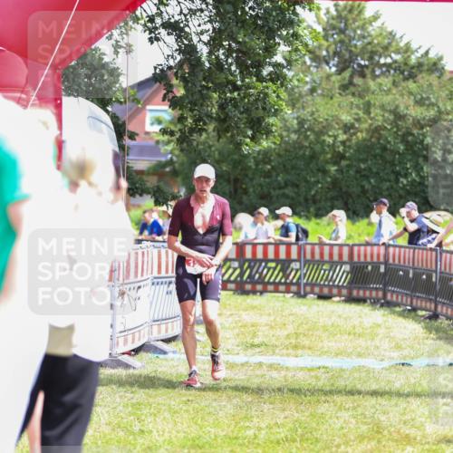 21.06.2026 - 29. Vierlanden-Triathlon Andreas Tolksdorf http://msf.ph/oto/9922145 21.06.2026 13:45:40 Ziel 101, 126 meine-sportfotos.de