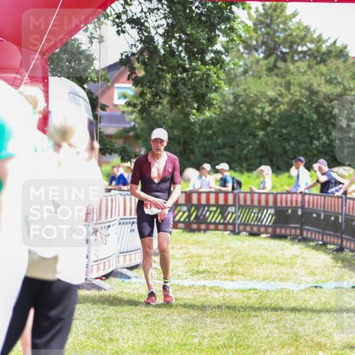21.06.2026 - 29. Vierlanden-Triathlon Andreas Tolksdorf http://msf.ph/oto/9922146 21.06.2026 13:45:40 Ziel 101, 126 meine-sportfotos.de