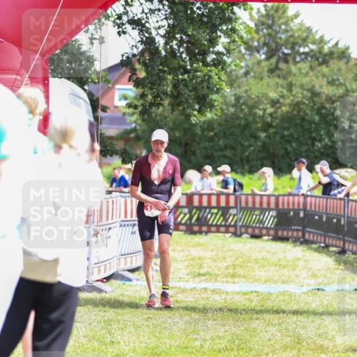 21.06.2026 - 29. Vierlanden-Triathlon Andreas Tolksdorf http://msf.ph/oto/9922147 21.06.2026 13:45:40 Ziel 101, 126 meine-sportfotos.de