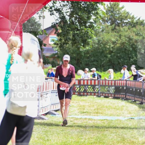 21.06.2026 - 29. Vierlanden-Triathlon Andreas Tolksdorf http://msf.ph/oto/9922149 21.06.2026 13:45:40 Ziel 101, 126 meine-sportfotos.de