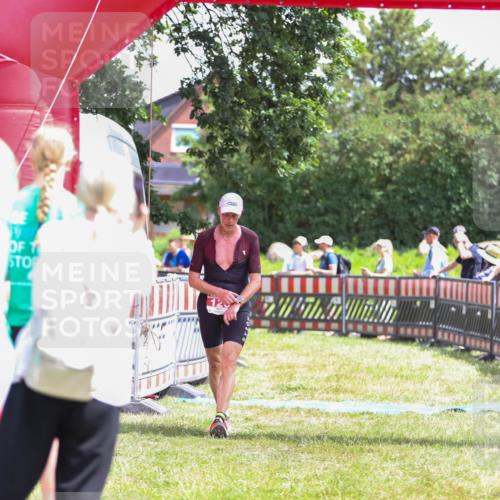 21.06.2026 - 29. Vierlanden-Triathlon Andreas Tolksdorf http://msf.ph/oto/9922150 21.06.2026 13:45:40 Ziel 101, 126 meine-sportfotos.de
