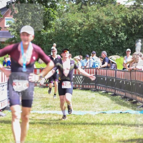 21.06.2026 - 29. Vierlanden-Triathlon Andreas Tolksdorf http://msf.ph/oto/9922151 21.06.2026 13:45:49 Ziel 101, 750 meine-sportfotos.de