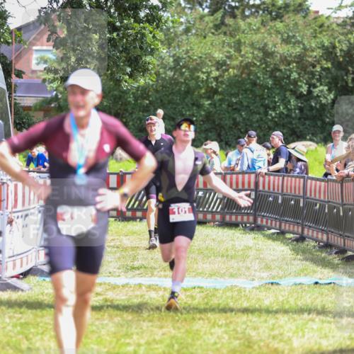 21.06.2026 - 29. Vierlanden-Triathlon Andreas Tolksdorf http://msf.ph/oto/9922155 21.06.2026 13:45:49 Ziel 101, 750 meine-sportfotos.de