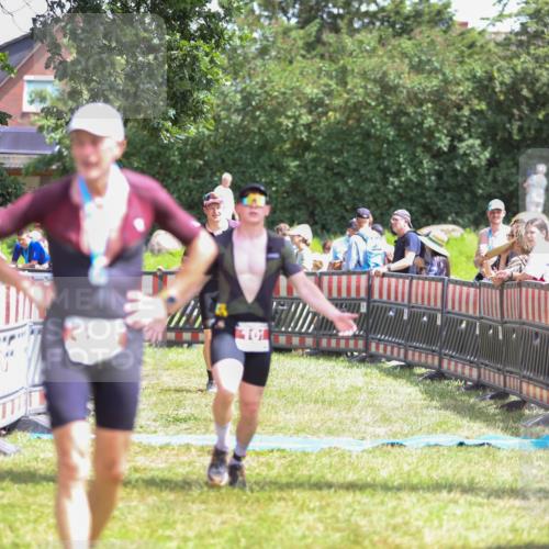 21.06.2026 - 29. Vierlanden-Triathlon Andreas Tolksdorf http://msf.ph/oto/9922159 21.06.2026 13:45:49 Ziel 101, 750 meine-sportfotos.de