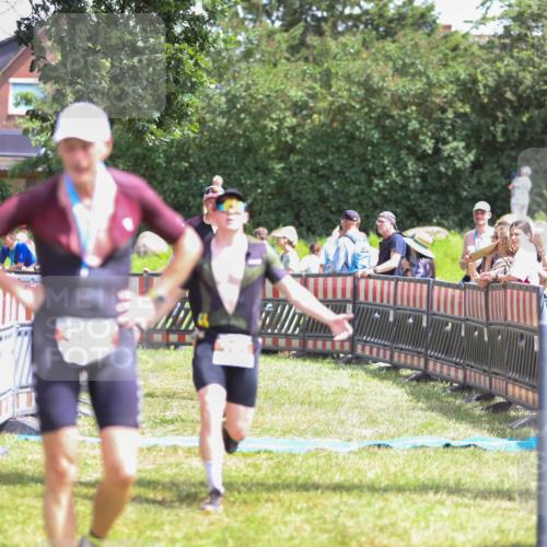 21.06.2026 - 29. Vierlanden-Triathlon Andreas Tolksdorf http://msf.ph/oto/9922163 21.06.2026 13:45:50 Ziel 101, 259, 750 meine-sportfotos.de