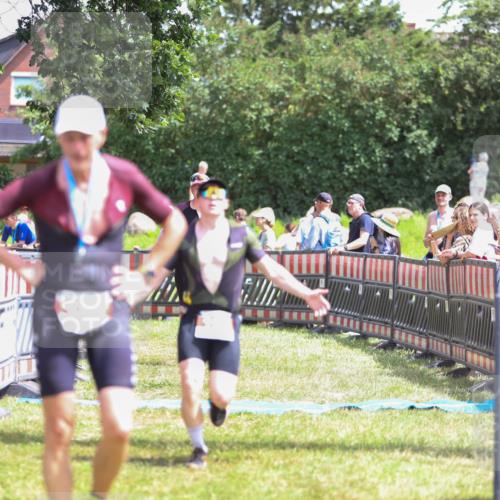 21.06.2026 - 29. Vierlanden-Triathlon Andreas Tolksdorf http://msf.ph/oto/9922164 21.06.2026 13:45:50 Ziel 101, 259, 750 meine-sportfotos.de