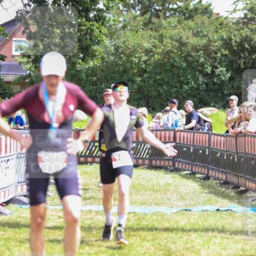 21.06.2026 - 29. Vierlanden-Triathlon Andreas Tolksdorf http://msf.ph/oto/9922167 21.06.2026 13:45:50 Ziel 101, 259, 750 meine-sportfotos.de