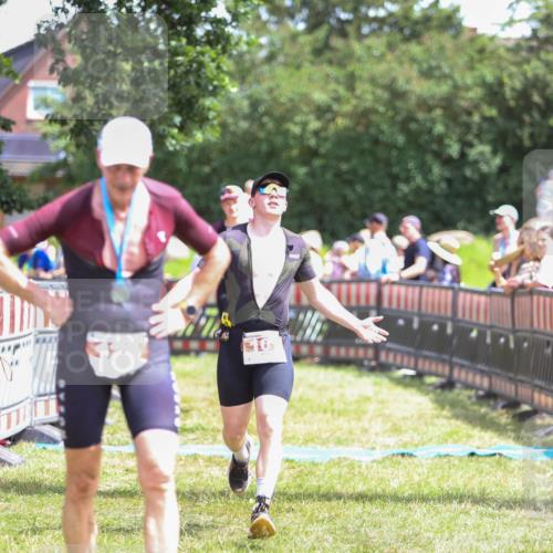 21.06.2026 - 29. Vierlanden-Triathlon Andreas Tolksdorf http://msf.ph/oto/9922168 21.06.2026 13:45:50 Ziel 101, 259, 750 meine-sportfotos.de