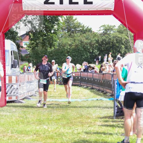 21.06.2026 - 29. Vierlanden-Triathlon Andreas Tolksdorf http://msf.ph/oto/9922195 21.06.2026 13:47:35 Ziel 669, 833, 1065 meine-sportfotos.de