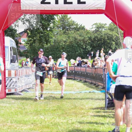21.06.2026 - 29. Vierlanden-Triathlon Andreas Tolksdorf http://msf.ph/oto/9922196 21.06.2026 13:47:35 Ziel 669, 833, 1065 meine-sportfotos.de