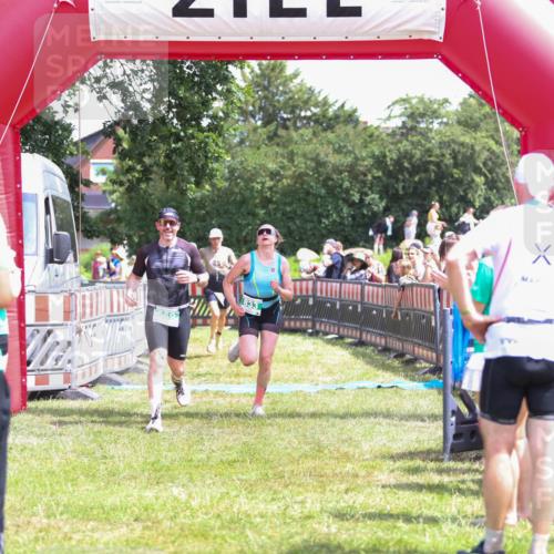 21.06.2026 - 29. Vierlanden-Triathlon Andreas Tolksdorf http://msf.ph/oto/9922198 21.06.2026 13:47:35 Ziel 669, 833, 1065 meine-sportfotos.de