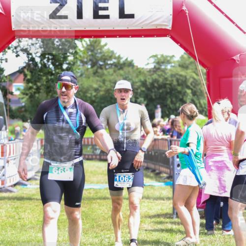 21.06.2026 - 29. Vierlanden-Triathlon Andreas Tolksdorf http://msf.ph/oto/9922207 21.06.2026 13:47:41 Ziel 833, 1065 meine-sportfotos.de
