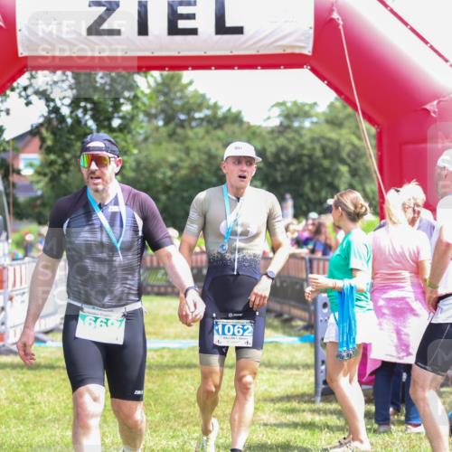 21.06.2026 - 29. Vierlanden-Triathlon Andreas Tolksdorf http://msf.ph/oto/9922209 21.06.2026 13:47:41 Ziel 833, 1065 meine-sportfotos.de