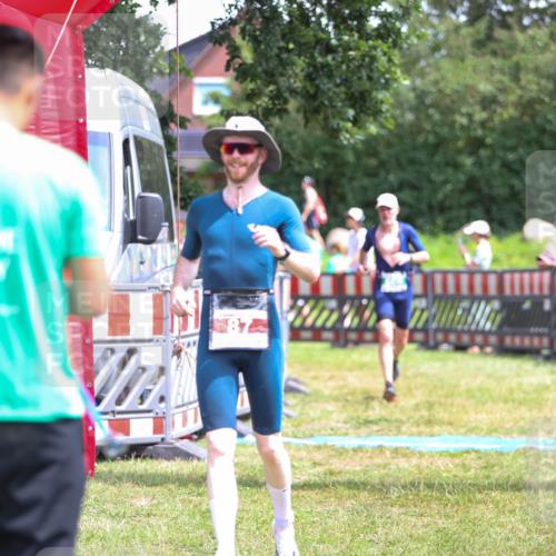 21.06.2026 - 29. Vierlanden-Triathlon Andreas Tolksdorf http://msf.ph/oto/9922223 21.06.2026 13:48:10 Ziel 64, 87, 806 meine-sportfotos.de