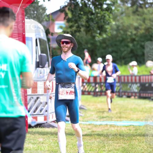 21.06.2026 - 29. Vierlanden-Triathlon Andreas Tolksdorf http://msf.ph/oto/9922224 21.06.2026 13:48:10 Ziel 64, 87, 806 meine-sportfotos.de