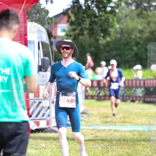 21.06.2026 - 29. Vierlanden-Triathlon Andreas Tolksdorf http://msf.ph/oto/9922225 21.06.2026 13:48:10 Ziel 64, 87, 806 meine-sportfotos.de